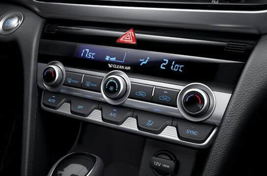 Hình ảnh Hyundai Elantra 2021 142 cua gio dieu hoa hyundai elantra 2019