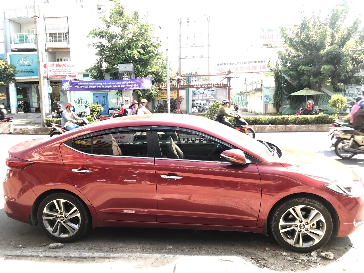 Hyundai Elantra 2018 2.0AT – Màu đỏ