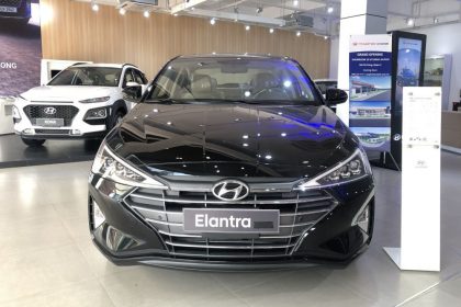 Hình ảnh Hyundai Elantra 2.0 màu đen