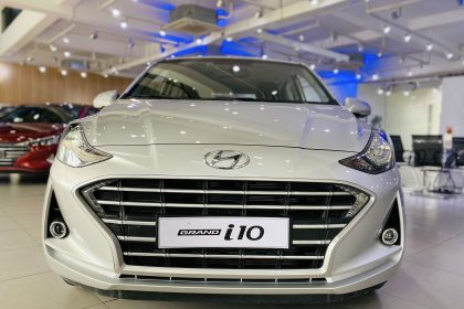 Hình ảnh I10 Hatchback màu bạc (Số sàn bản đủ)