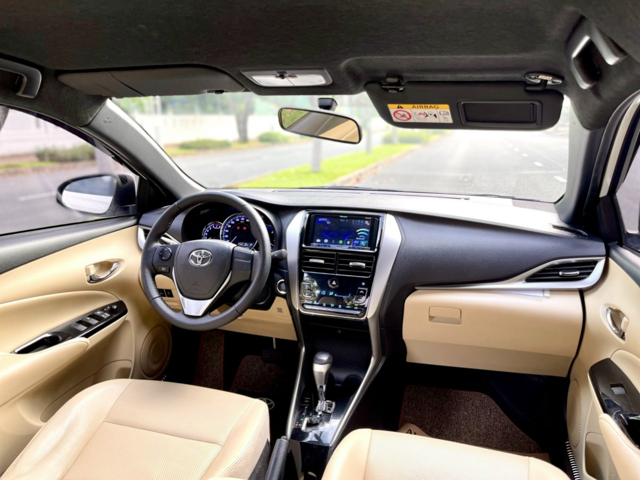 Hình Ảnh Toyota Yaris G 2019 màu trắng 4