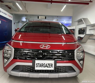Hình ảnh xe Hyundai Stargazer màu đỏ (bản cao cấp)