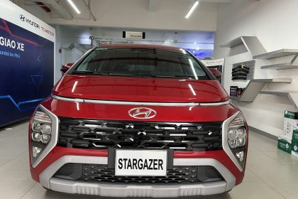 Hình ảnh xe Hyundai Stargazer màu đỏ (bản cao cấp)