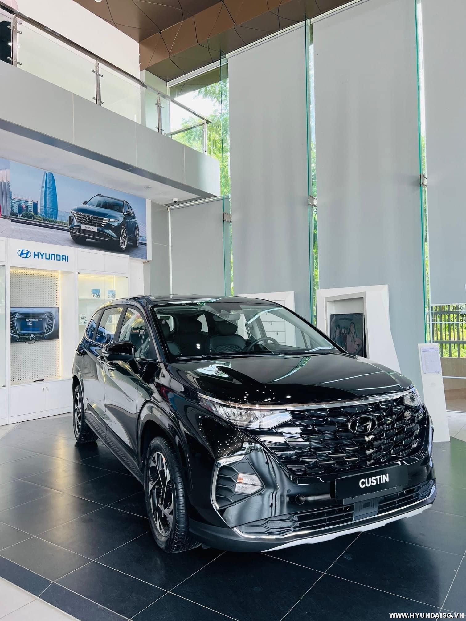 Hình Ảnh Chi tiết giá lăn bánh Hyundai Custin 2024 5