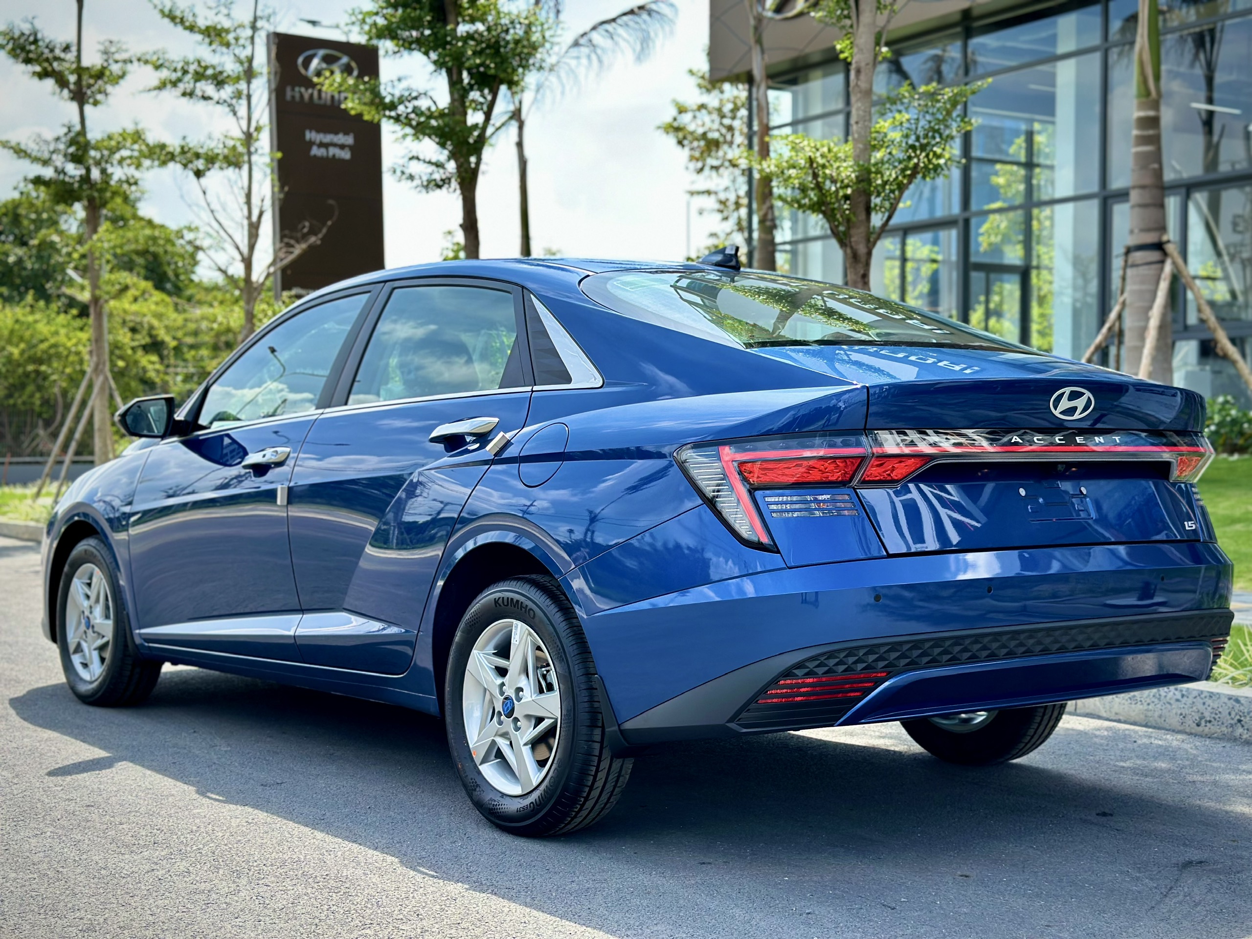 Hình ảnh Bảng giá và ưu đãi xe Hyundai Tháng 8/2024 6 hyundai-accent-all-new